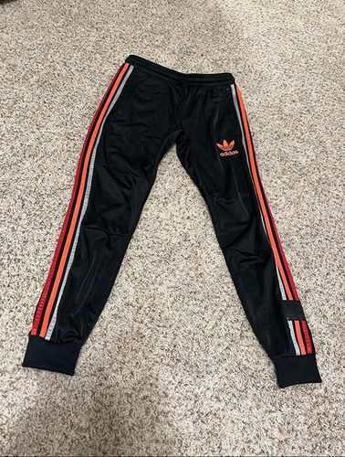 Pantalones adidas Chile 20