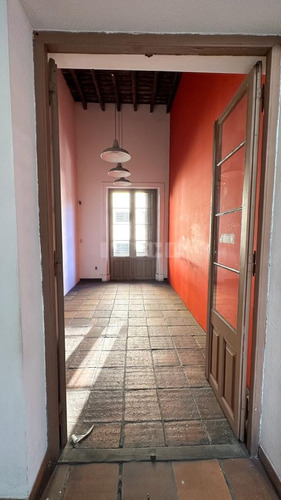 Oficinas Frente A Plaza Matriz - Ciudad Vieja