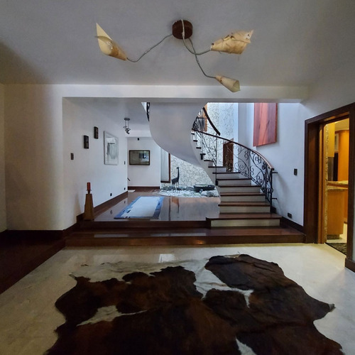 Imagen 3 de 30 de Venta De Casa En Prados Del Este 8h/ 9b/ 5p