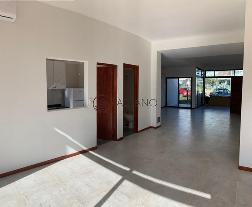 Imagen 4 de 9 de Local Comercial A Estrenar De Dos Plantas, Excelente Para Oficina, Administración, En La Barra - La Barra La Barra