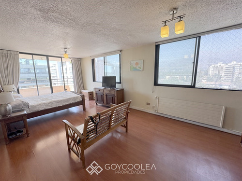 Departamento En Venta De 2 Dorm. En Las Condes