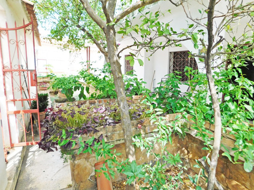 //*//maria E. Vende Muy Negociable!! Excelente Inversión Amplia Y Cómoda Casa De 6 Hab Y Con Gas Directo, En Parroquia Catedral, Lara#25-15681**368 M2**