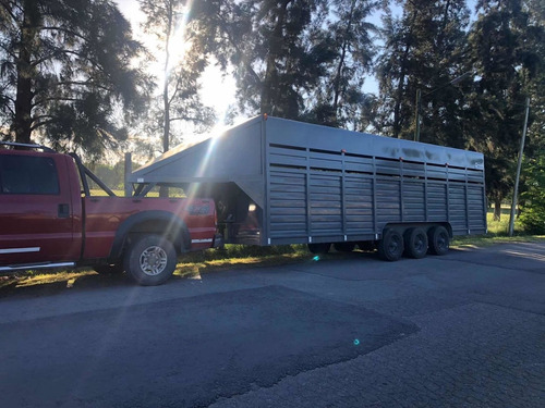 Imagen 2 de 11 de Trailer Cuello Cigueña Triple Eje 15 Caballos Homologados