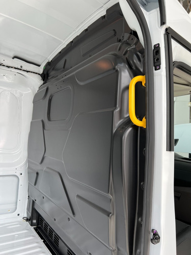 Imagen 9 de 16 de Ford Transit Furgon Medio