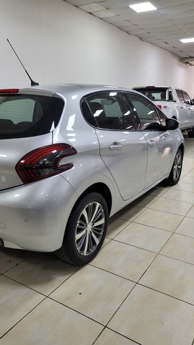 Peugeot 208 1.6 Feline