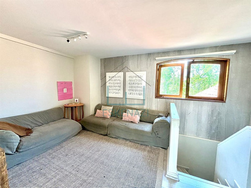 Remodelada!! Impecable Casa En Venta De 5 Dorm. La Dehesa.