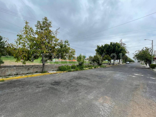 Casa En Venta Sobre Avenida Gandhí, San Juan Del Río, Querétaro.