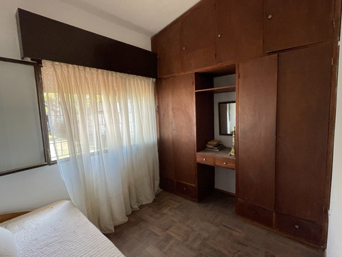Imagen 5 de 10 de Chalet Con Apartamento Integrado Y Dos Galpones