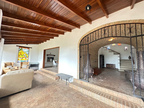 Casa En Venta En La Lagunita