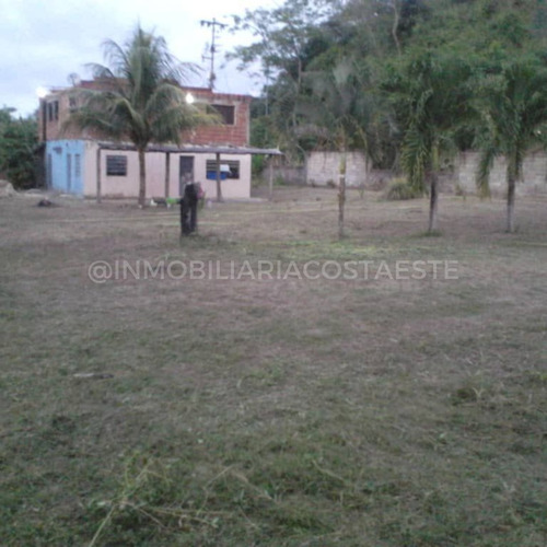 Terreno Con Bienhechuría En Venta Ubicado En Caruao Ref 1807