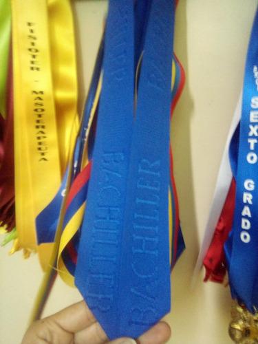 Diplomas Medallas Placas De Reconocimiento Botones