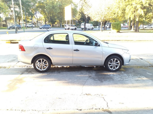 Volkswagen Voyage 1.6 Comfortline Plus 101cv 2011