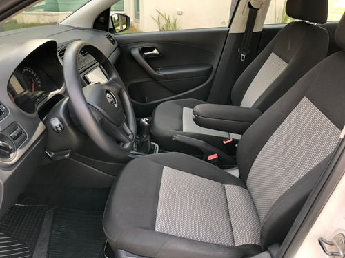 Imagen 11 de 15 de Volkswagen Vento 2018 Confortline Impecable