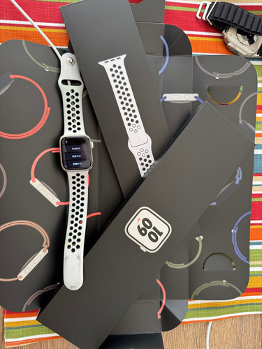 Apple Watch Series 5 Display De 40mm Blanco Plastico Blanco Plateado (Usado)