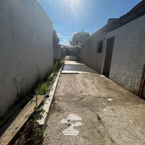 Venta Casa 2 Dormitorios Con Amplio Terreno Florida Mp.