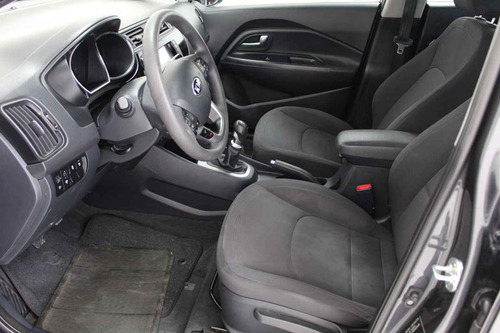 Imagen 9 de 14 de Kia Kia Rio Sedan 2017 4 Cilindros
