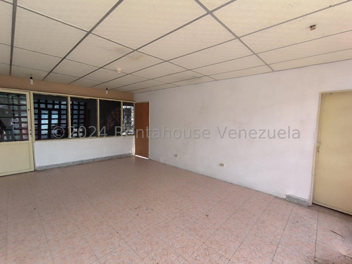 Mini Centro Comercial En Venta En La Mora I 24-29093 Irrr