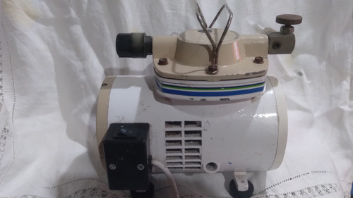 Mini. Compresor Aerografo. Blanco (Usado)