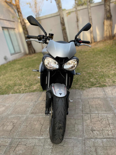 Imagen 2 de 8 de Triumph Triple Street 765 R