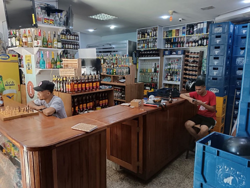 Venta De Licoreria Av Panteon