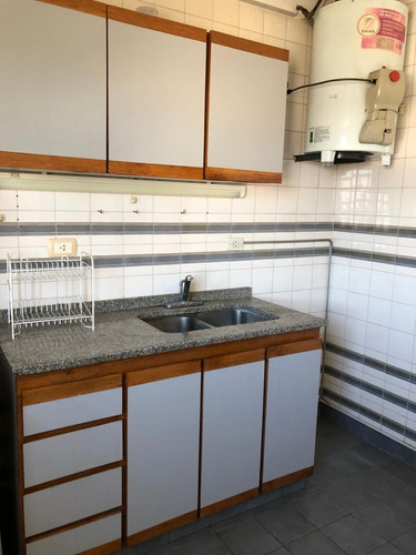 Imagen 9 de 10 de En Venta Departamento Semipiso 2 Ambientes Al Frente 041