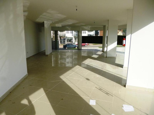 Venta De 3 Locales Comerciales A Estrenar En Buceo Frente Plaza Italia