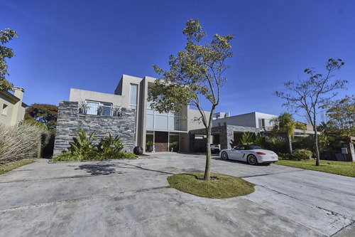 Imagen 4 de 30 de Venta | Casa Con 4 Dormitorios Más Dependencia | Lote Al Agua | El Golf