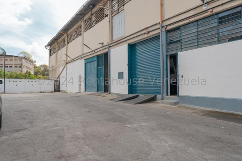 Local Comercial De 900 M2 Ubicado En La Zona Industrial De San Antonio