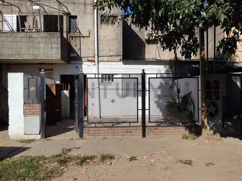 Venta De Amplia Casa En Barrio Zaspe - Santo Tome