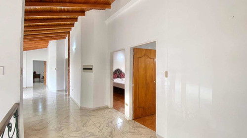 Imagen 9 de 20 de Casa De 5 Habitaciones Y 4 Baños Urb.los Chaguaramos