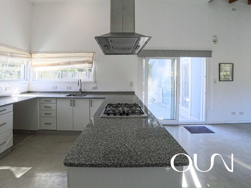 Casa En Venta En La Cumbre- Zona Golf.