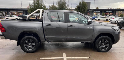 2022 Toyota Hilux Doble Cabina 2.4 Sr Mt 4x2 Unico Dueño