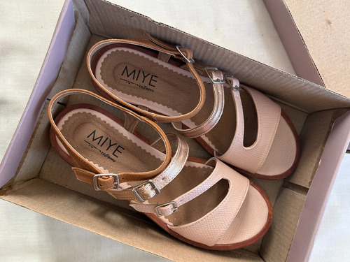 Sandalias Tricolor - Miye - Talle 39 (Usado)