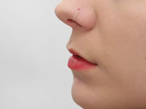Piercing nariz argola retorcida 8 mm