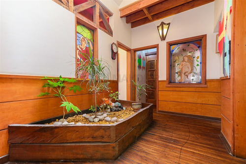 Casa En Venta De 7 Dorm. En Providencia