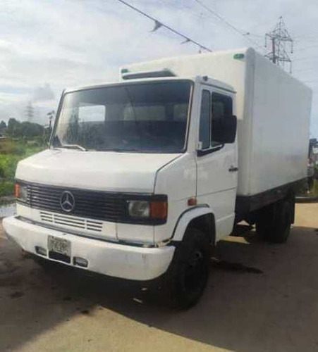 Imagen 2 de 9 de Camion Cava Mercedes Benz