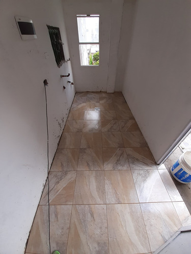 Colocador Porcelanatos-ceramicas Bordó