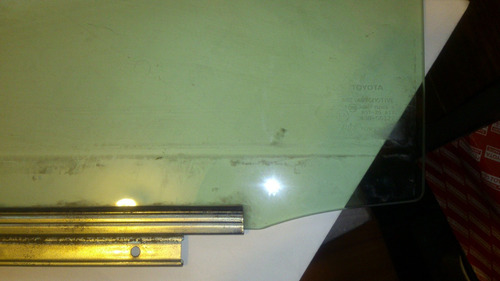Imagen 2 de 3 de Vidrio Puerta Trasera Izquierda Yaris Sedan 06-13