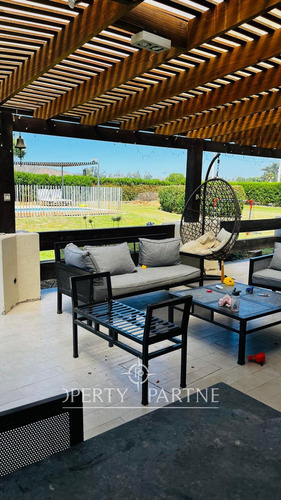 Casa En Excelente Estado En Condominio Seguro Cerc...