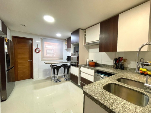 Hermosa Casa Mediterránea En Cumbres Del Sur