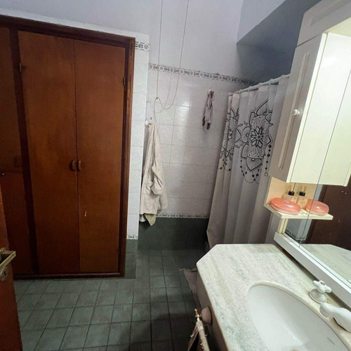 Venta Casa Con Piscina Y Local Sobre Avenida En Villa Allende Lomas