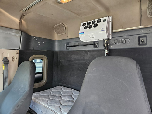 Cascadia Modelo 2017 Dd15 Manual De 18 Mancuernas De 46,000