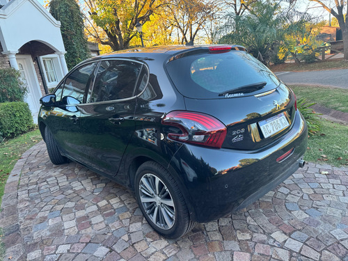 Peugeot 208 1.6 Feline