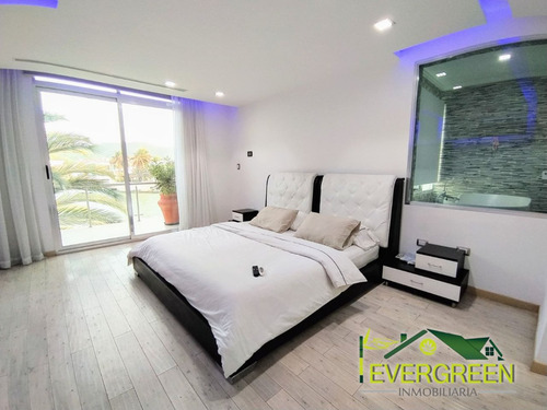 Lujosa Casa En Venta Las Villas Lecheria - Alejandro Alvarez