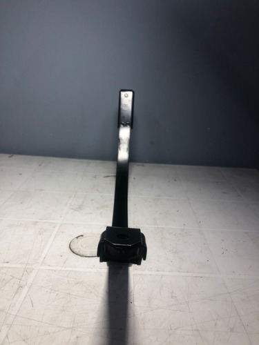 Soporte Abrazadera Tanque Gasolina Nissan March 2020 (Usado)