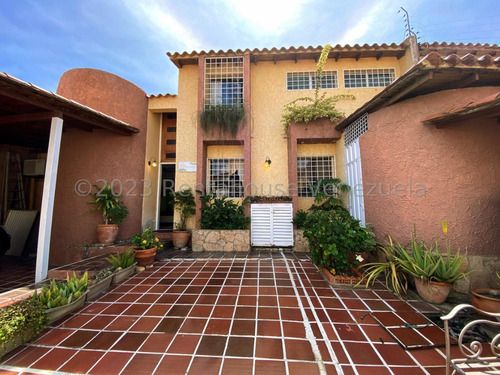 Kl Vende Espectacular Casa En La Urb. Club Hípico Las Trinitarias Barquisimeto #24-17682