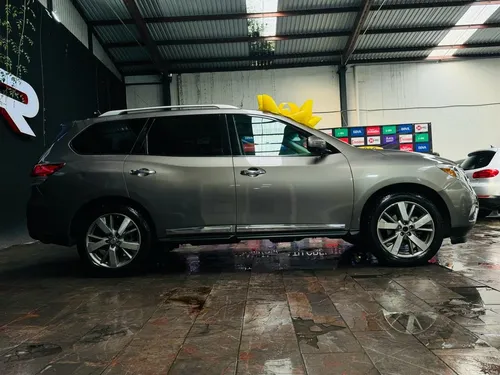 Nissan Pathfinder Exclusive