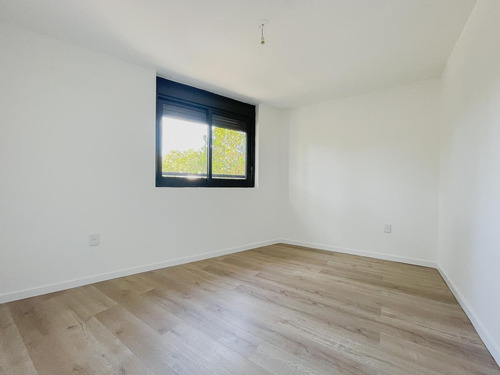 Venta De Apartamento De 2 Dormitorios Con Terraza Y Parrillero En Prado