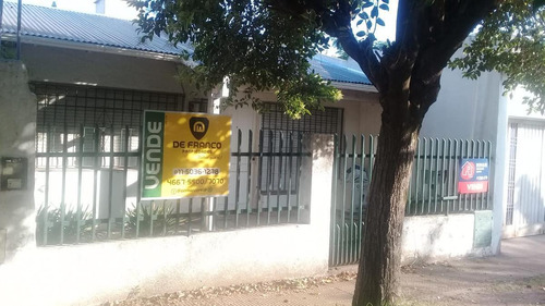 Imagen 2 de 27 de Venta - Casa Y Dos Departamentos - Bella Vista