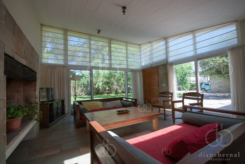 Imagen 6 de 30 de Casa En Playa Mansa, 4 Dormitorios, Barbacoa, Piscina- Ref: 43300